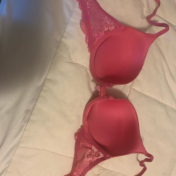 Victoria Secret 32C - Picture 3 of 3